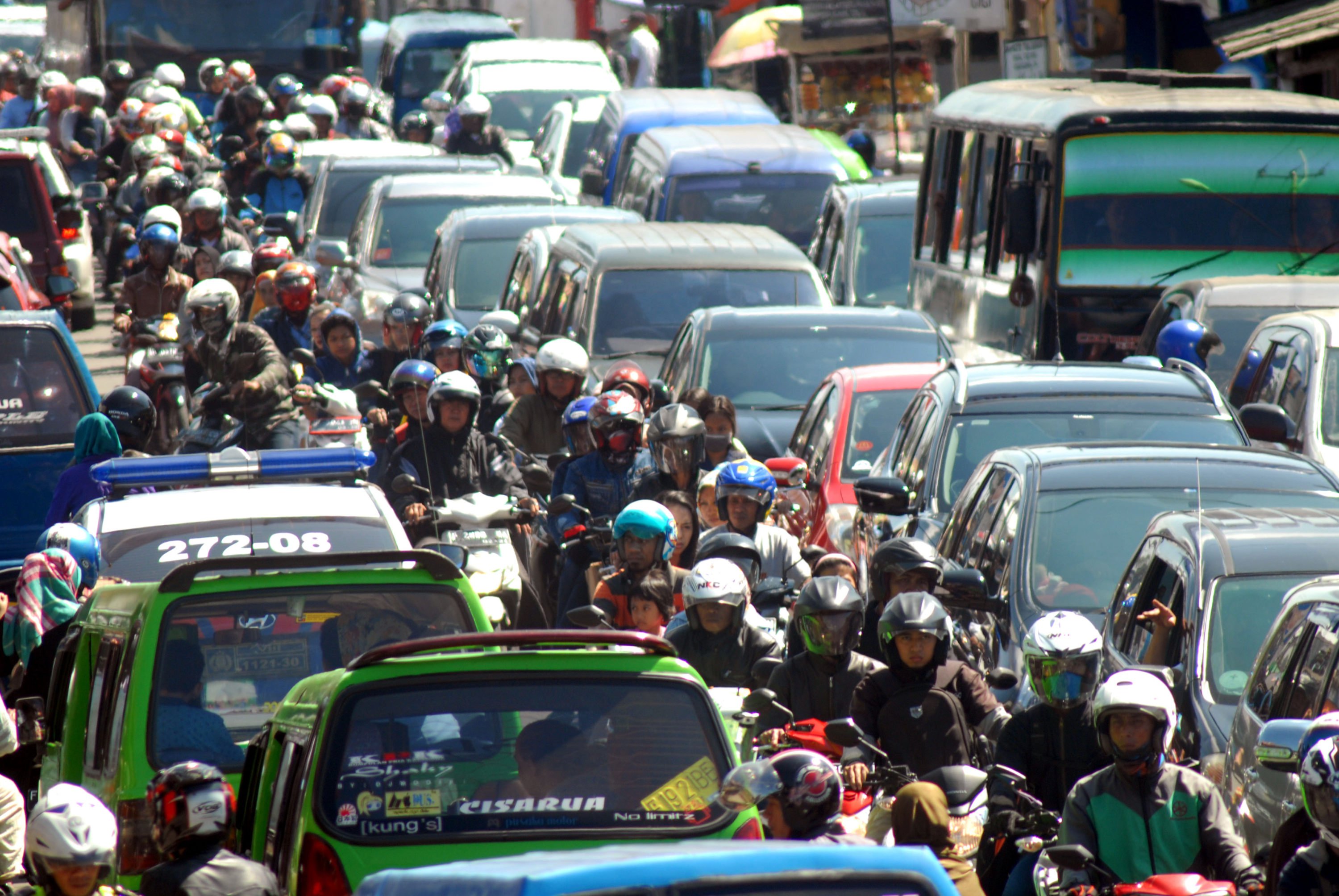 MUDIK: TRADISI MENGEJAR KEDAMAIAN