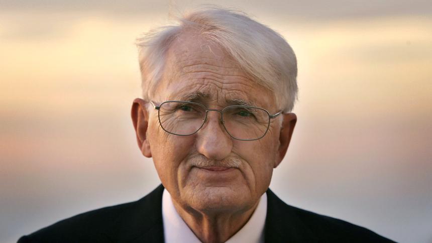 REFLEKSI HABERMAS ATAS PENGETAHUAN DAN KEPENTINGAN