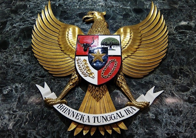 MEWUJUDKAN PANCASILA SEBAGAI ETIKA DAN PERILAKU BERBANGSA